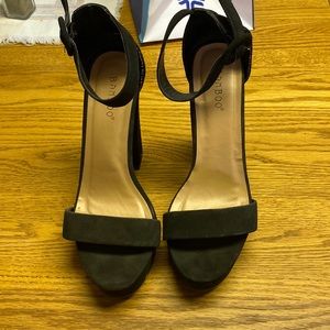 Black high heel pumps